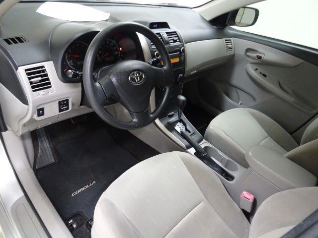 Toyota Corolla 4dr Sdn Auto LE Special Edition (Natl) 2013