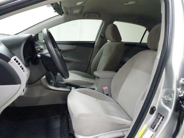 Toyota Corolla 4dr Sdn Auto LE Special Edition (Natl) 2013