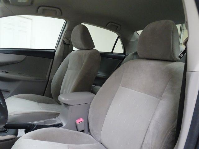 Toyota Corolla 4dr Sdn Auto LE Special Edition (Natl) 2013