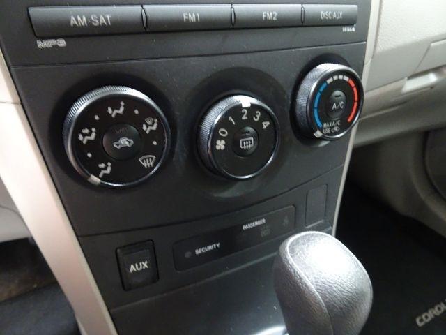 Toyota Corolla 4dr Sdn Auto LE Special Edition (Natl) 2013