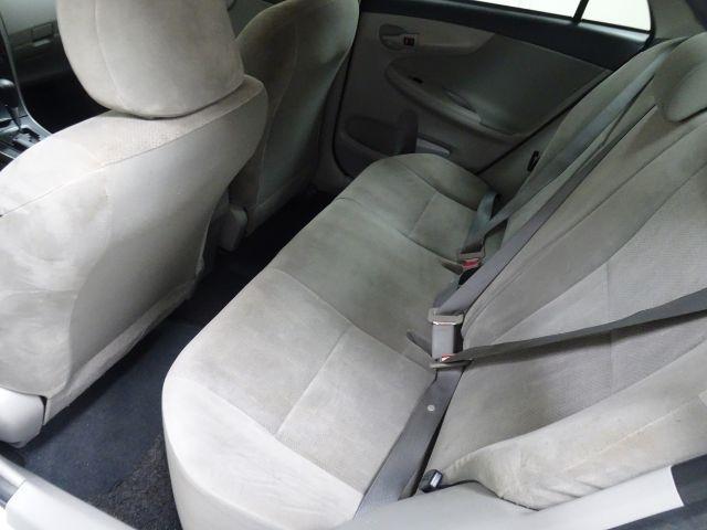 Toyota Corolla 4dr Sdn Auto LE Special Edition (Natl) 2013