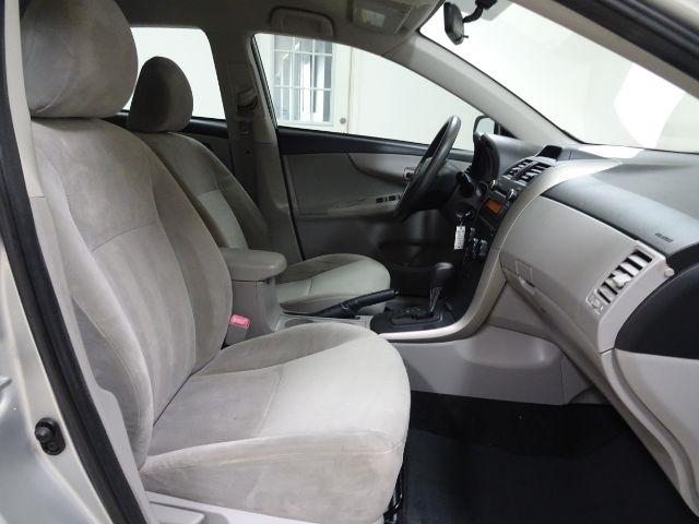 Toyota Corolla 4dr Sdn Auto LE Special Edition (Natl) 2013