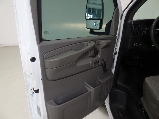 GMC Savana Commercial Cutaway 3500 Van 139" 2014