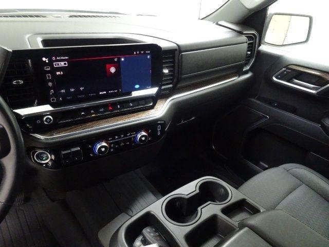 GMC Sierra 1500 4WD Crew Cab 157" SLE 2024