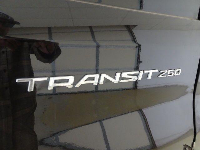 Ford Transit Van T-250 148" Med Rf 9000 GVWR Sliding RH Dr 2017