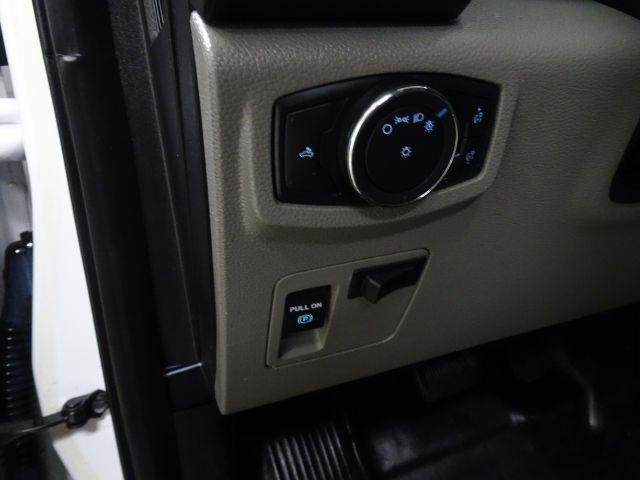 Ford F-150 2WD Reg Cab 141" XLT 2015