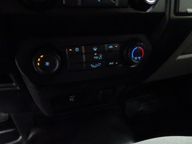 Ford F-150 2WD Reg Cab 141" XLT 2015