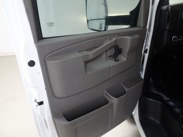 Chevrolet Express Commercial Cutaway 3500 Van 139" 2017