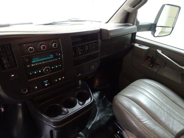 Chevrolet Express Commercial Cutaway 3500 Van 139" 2017
