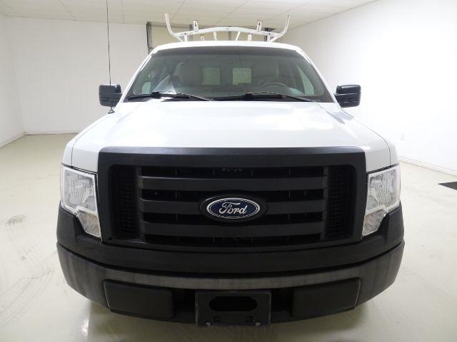 Ford F-150 2WD Reg Cab 145" XLT w/Mid-Box Prep 2010