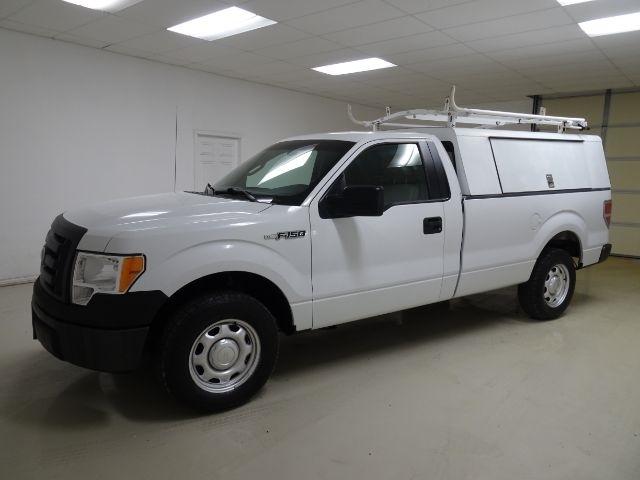 Ford F-150 2WD Reg Cab 145" XLT w/Mid-Box Prep 2010