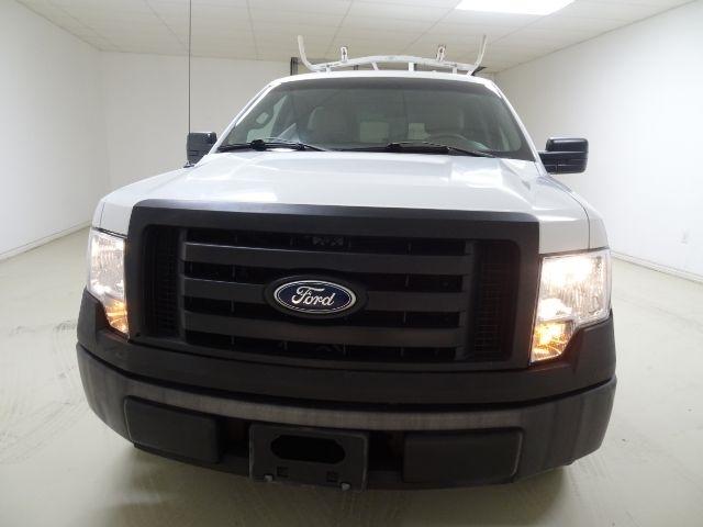 Ford F-150 2WD Reg Cab 145" XLT w/Mid-Box Prep 2010