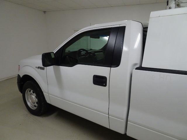 Ford F-150 2WD Reg Cab 145" XLT w/Mid-Box Prep 2010