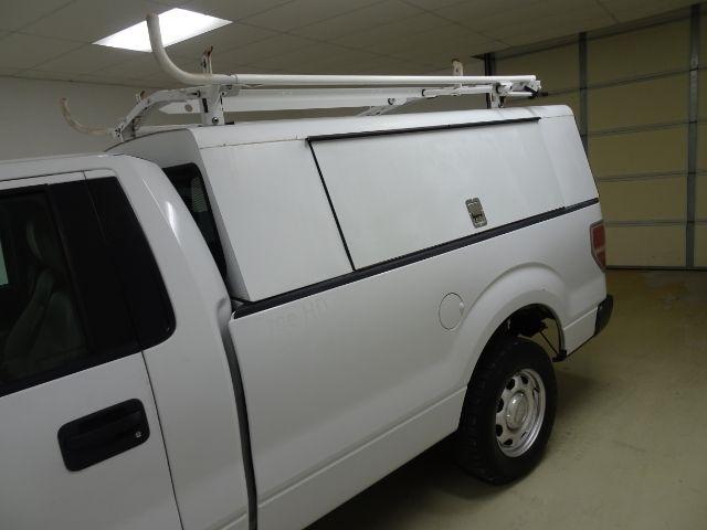 Ford F-150 2WD Reg Cab 145" XLT w/Mid-Box Prep 2010