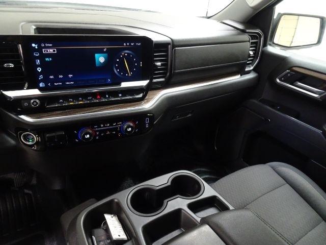 Chevrolet Silverado 1500 4WD Crew Cab 147" LT w/1LT 2025
