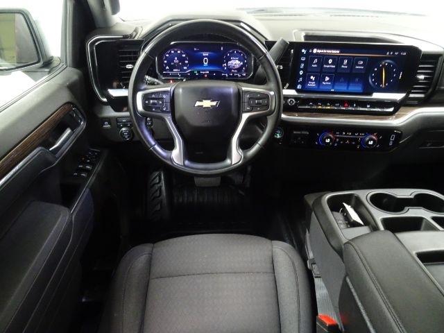 Chevrolet Silverado 1500 4WD Crew Cab 147" LT w/1LT 2025