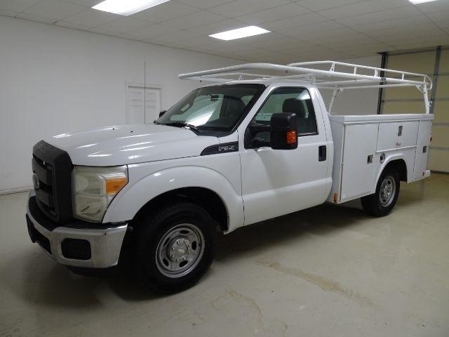Ford Super Duty F-350 SRW 2WD Reg Cab 137" XLT 2015