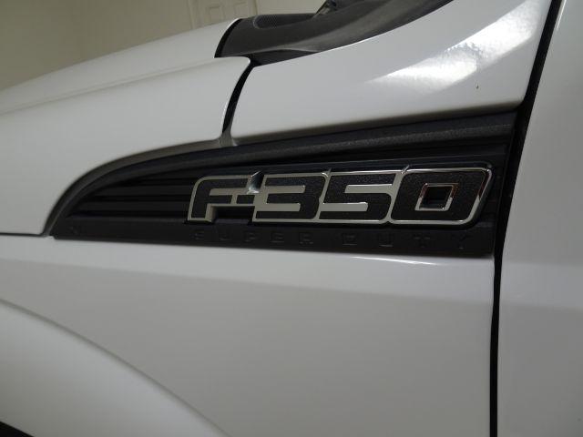 Ford Super Duty F-350 SRW 2WD Reg Cab 137" XLT 2015