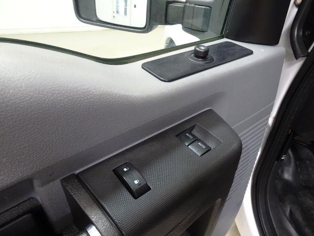 Ford Super Duty F-350 SRW 2WD Reg Cab 137" XLT 2015