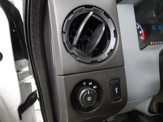 Ford Super Duty F-350 SRW 2WD Reg Cab 137" XLT 2015