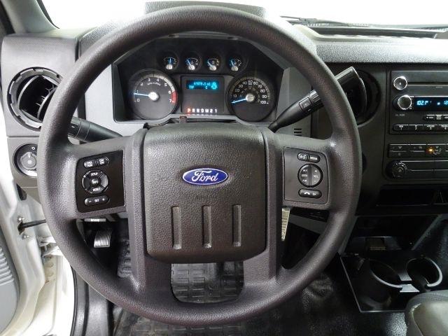 Ford Super Duty F-350 SRW 2WD Reg Cab 137" XLT 2015
