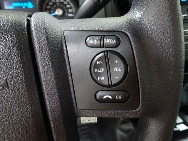 Ford Super Duty F-350 SRW 2WD Reg Cab 137" XLT 2015