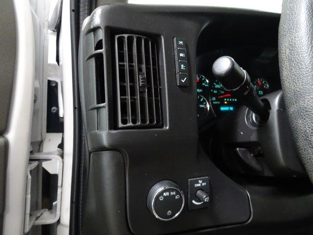 Chevrolet Express Commercial Cutaway 3500 Van 139" 2015