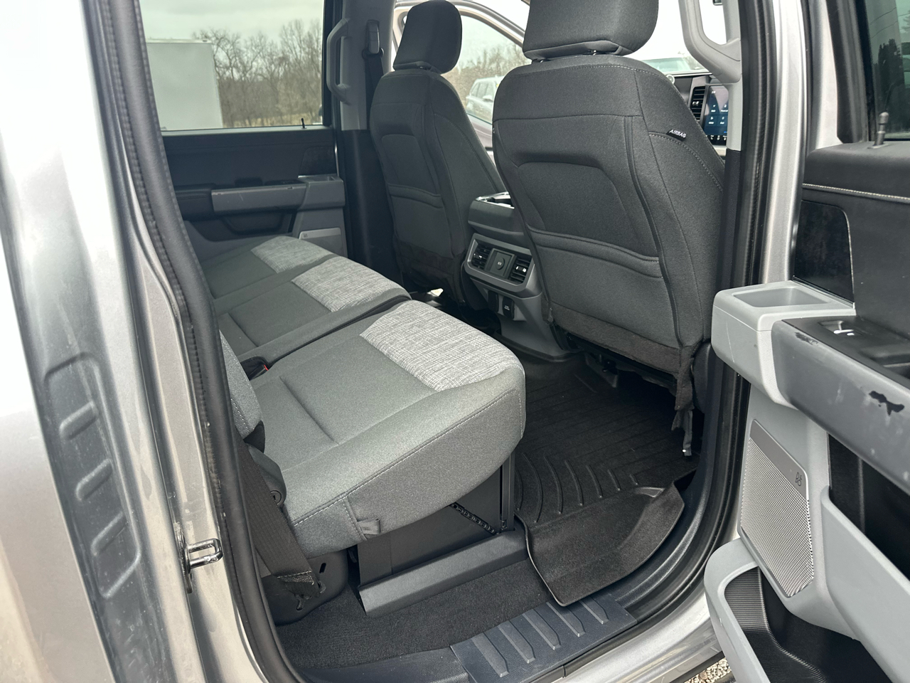 Ford F-250 SD XLT Crew Cab Long Bed 4WD 2023