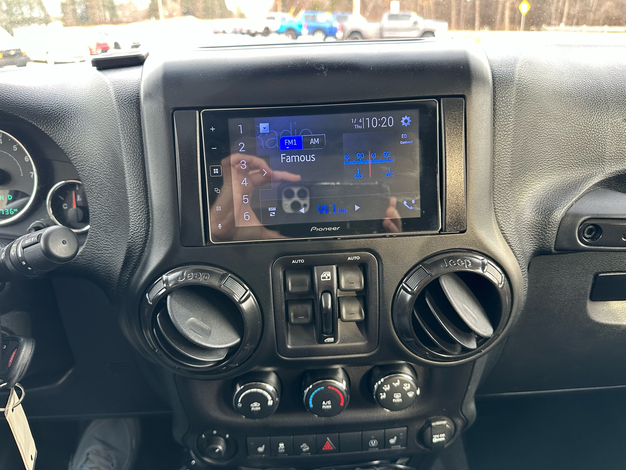 Jeep Wrangler Unlimited Sahara 4WD 2017