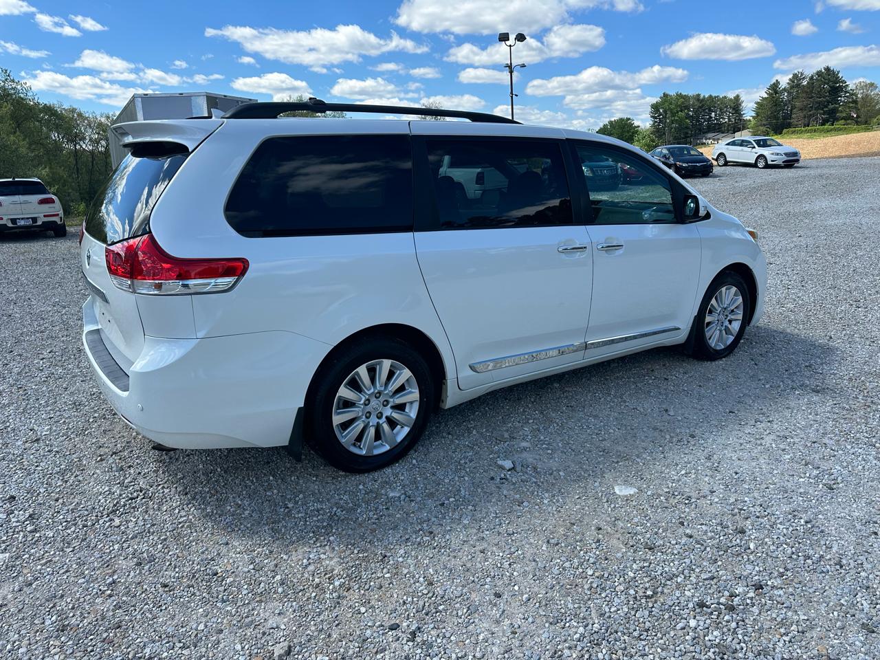 Toyota Sienna Limited AWD 7-Passenger V6 2013
