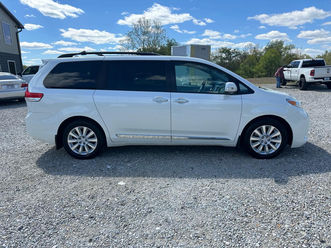 Toyota Sienna Limited AWD 7-Passenger V6 2013