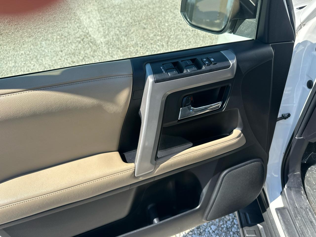 Toyota 4Runner SR5 4WD 2015