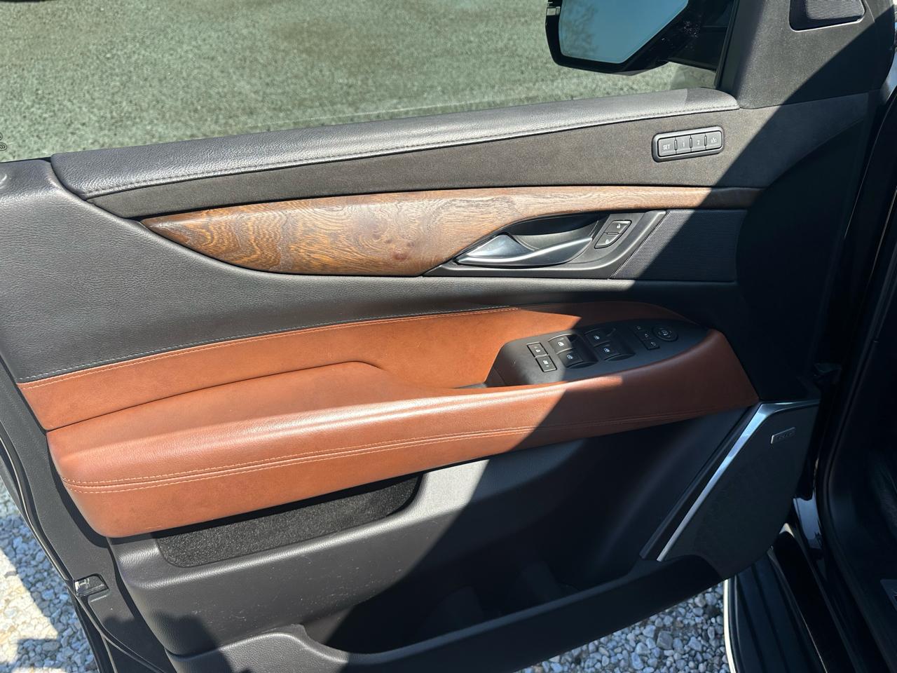 Cadillac Escalade 4WD 4dr Luxury 2018