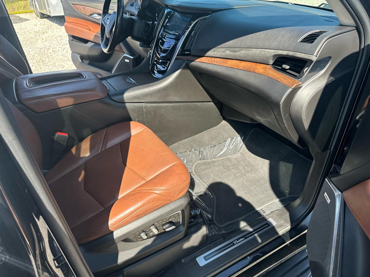 Cadillac Escalade 4WD 4dr Luxury 2018