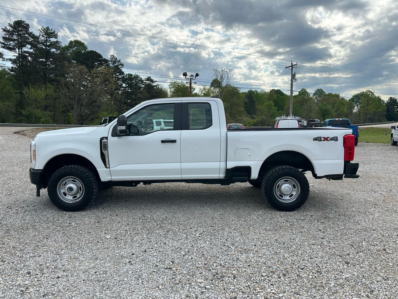 Ford Super Duty F-250 SRW XL 4WD SuperCab 6.75' Box 2024