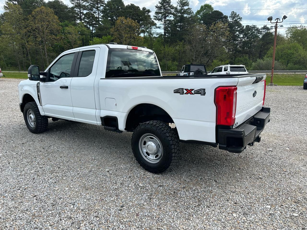 Ford Super Duty F-250 SRW XL 4WD SuperCab 6.75' Box 2024