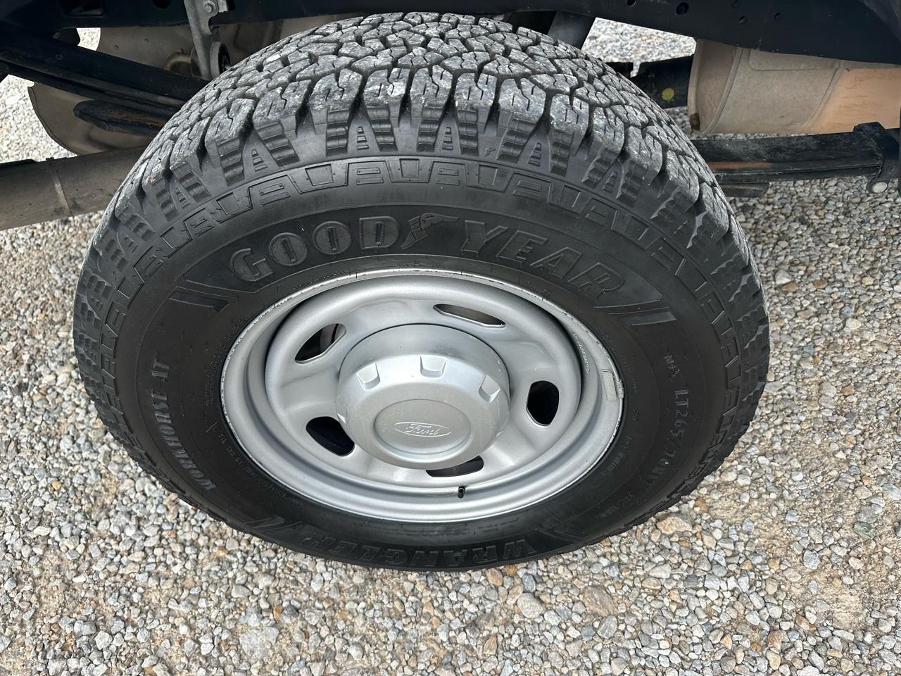 Ford Super Duty F-250 SRW XL 4WD SuperCab 6.75' Box 2024