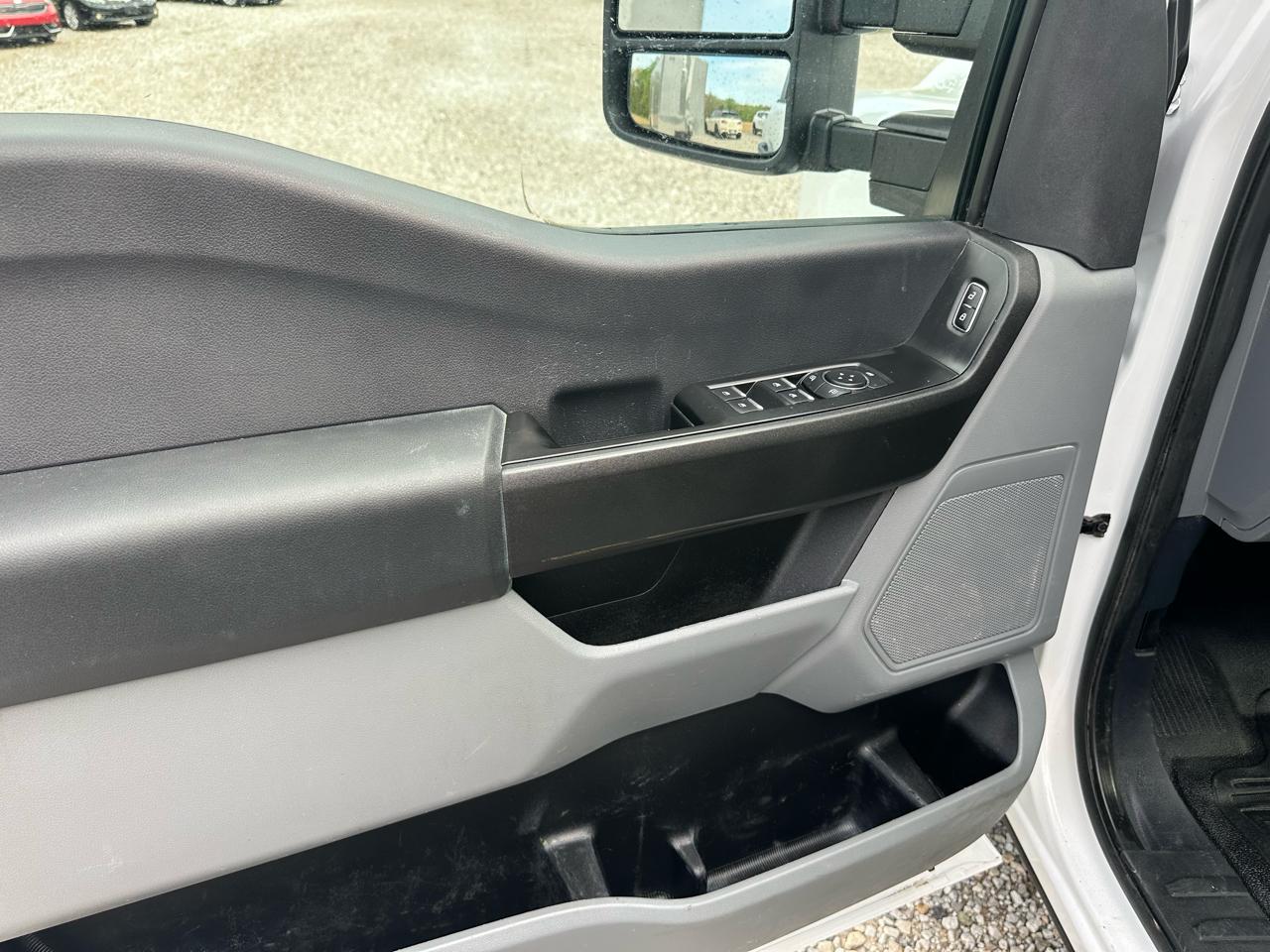 Ford Super Duty F-250 SRW XL 4WD SuperCab 6.75' Box 2024