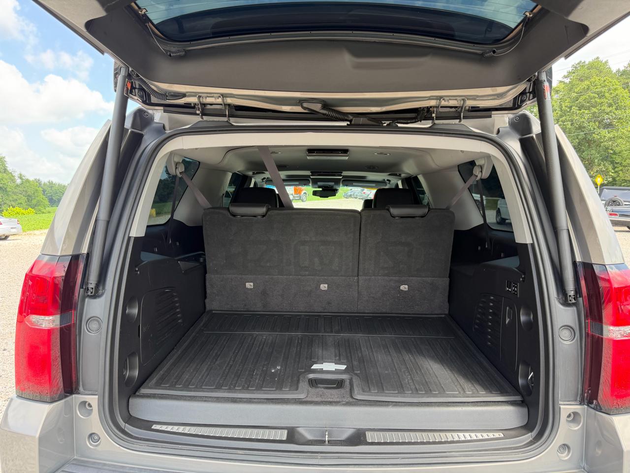 Chevrolet Suburban 4WD 4dr 1500 Premier 2017