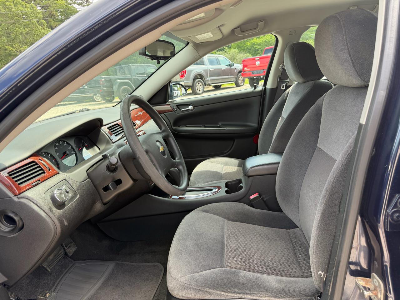 Chevrolet Impala 4dr Sdn LS 2009