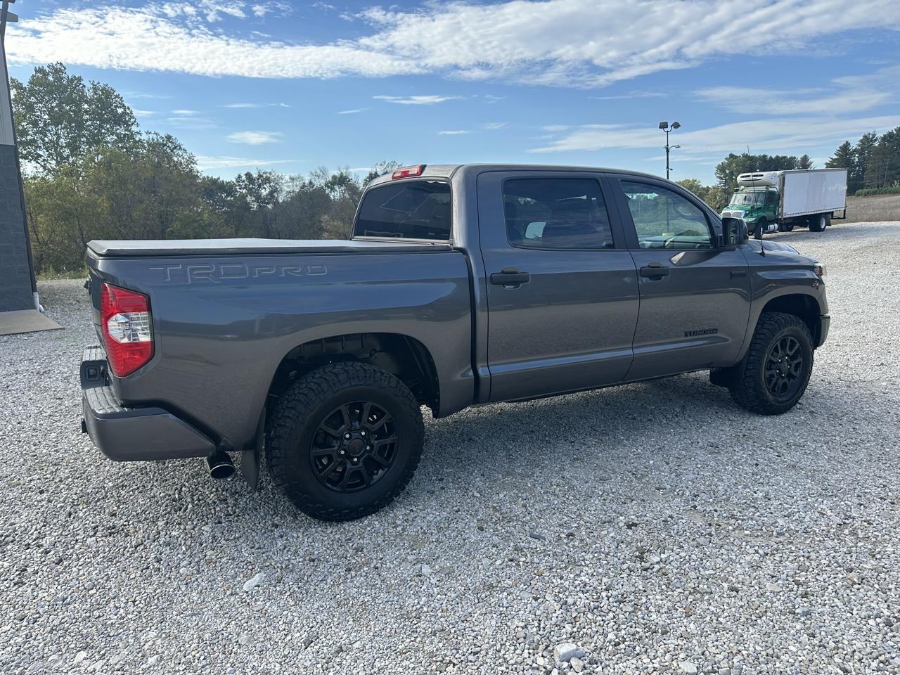 Toyota Tundra 4WD Truck CrewMax 5.7L V8 6-Spd AT SR5 (Natl) 2016