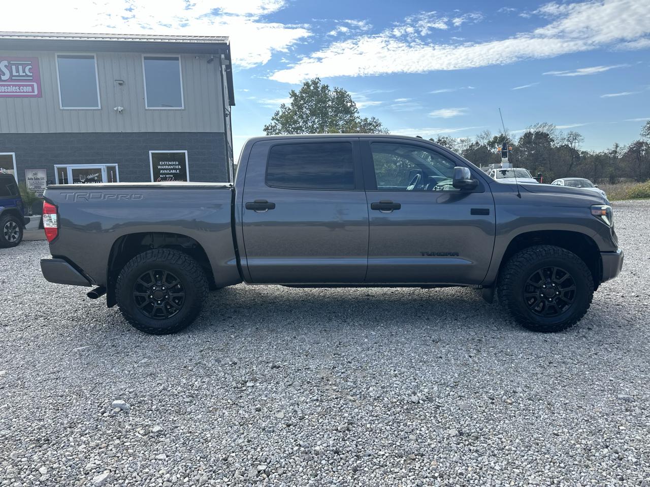 Toyota Tundra 4WD Truck CrewMax 5.7L V8 6-Spd AT SR5 (Natl) 2016