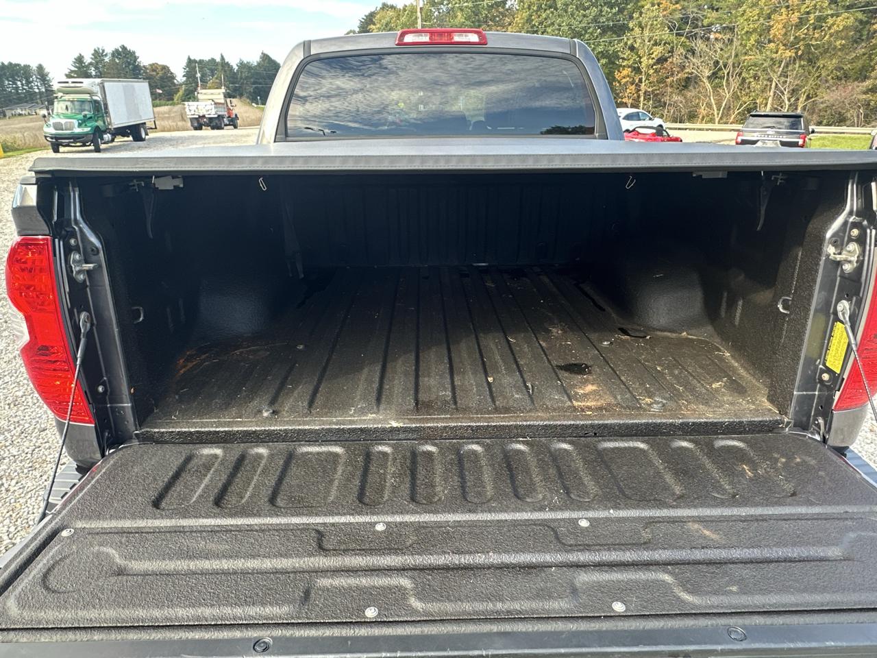 Toyota Tundra 4WD Truck CrewMax 5.7L V8 6-Spd AT SR5 (Natl) 2016