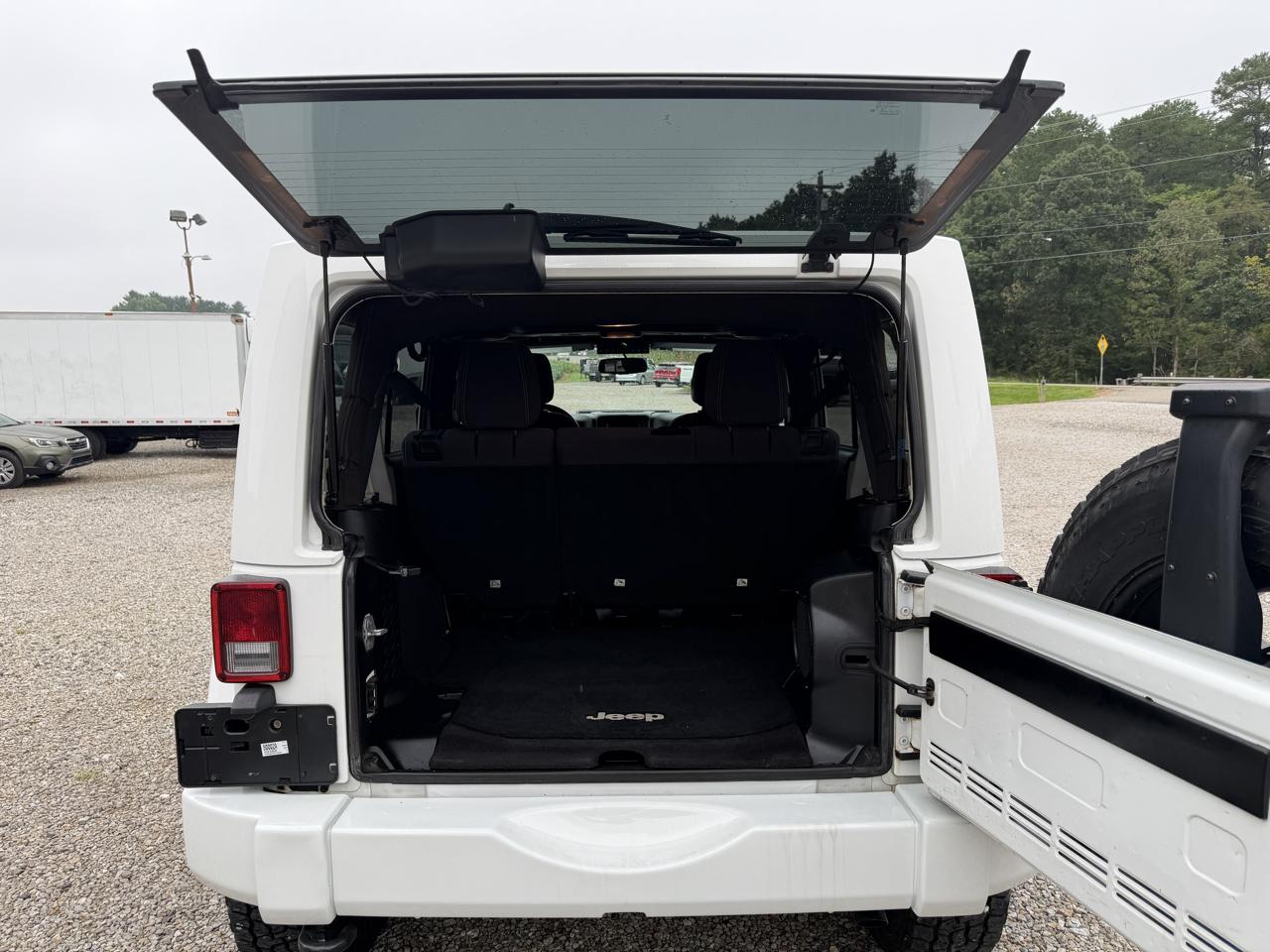 Jeep Wrangler Unlimited 4WD 4dr Sahara 2014
