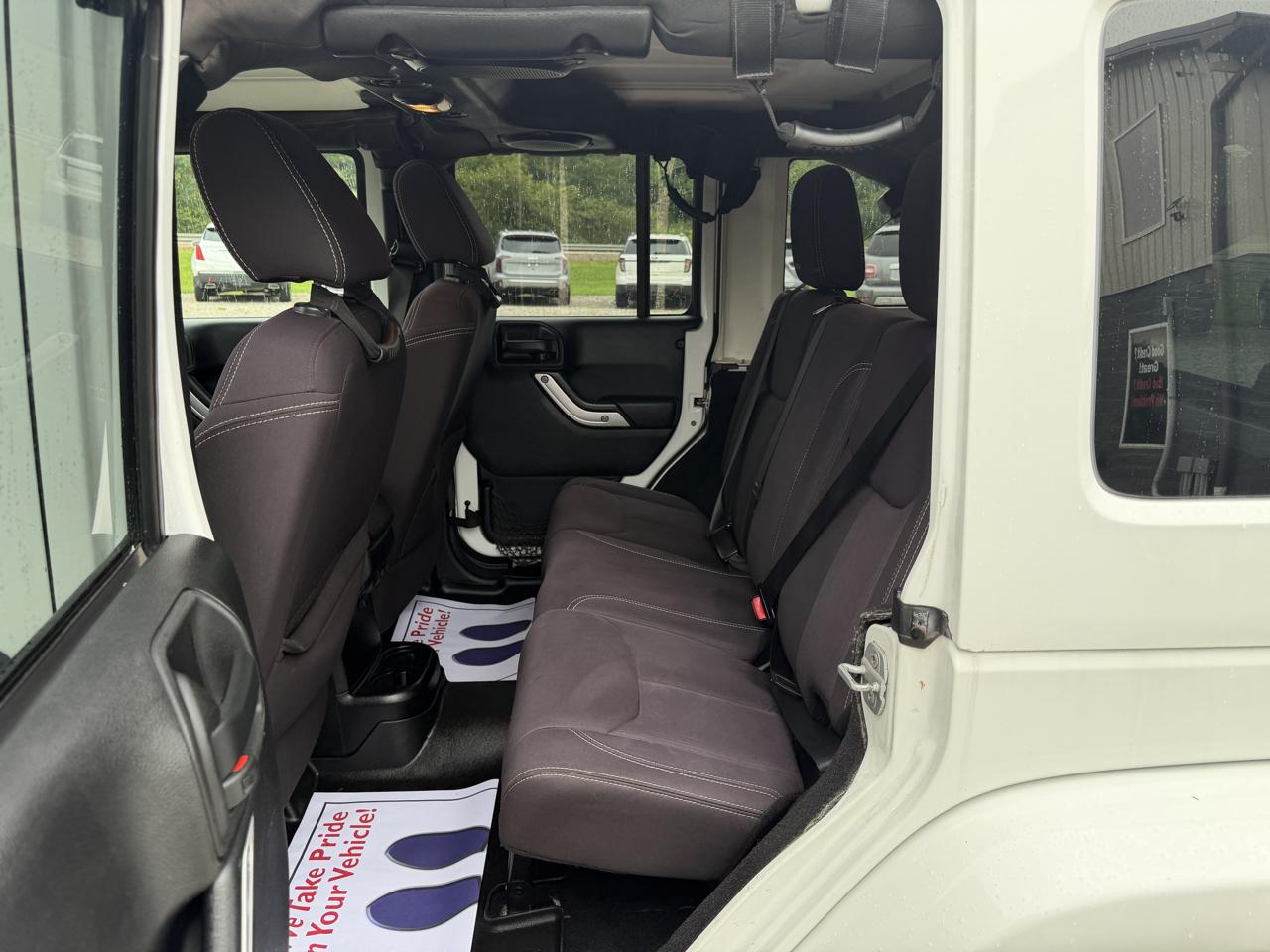 Jeep Wrangler Unlimited 4WD 4dr Sahara 2014