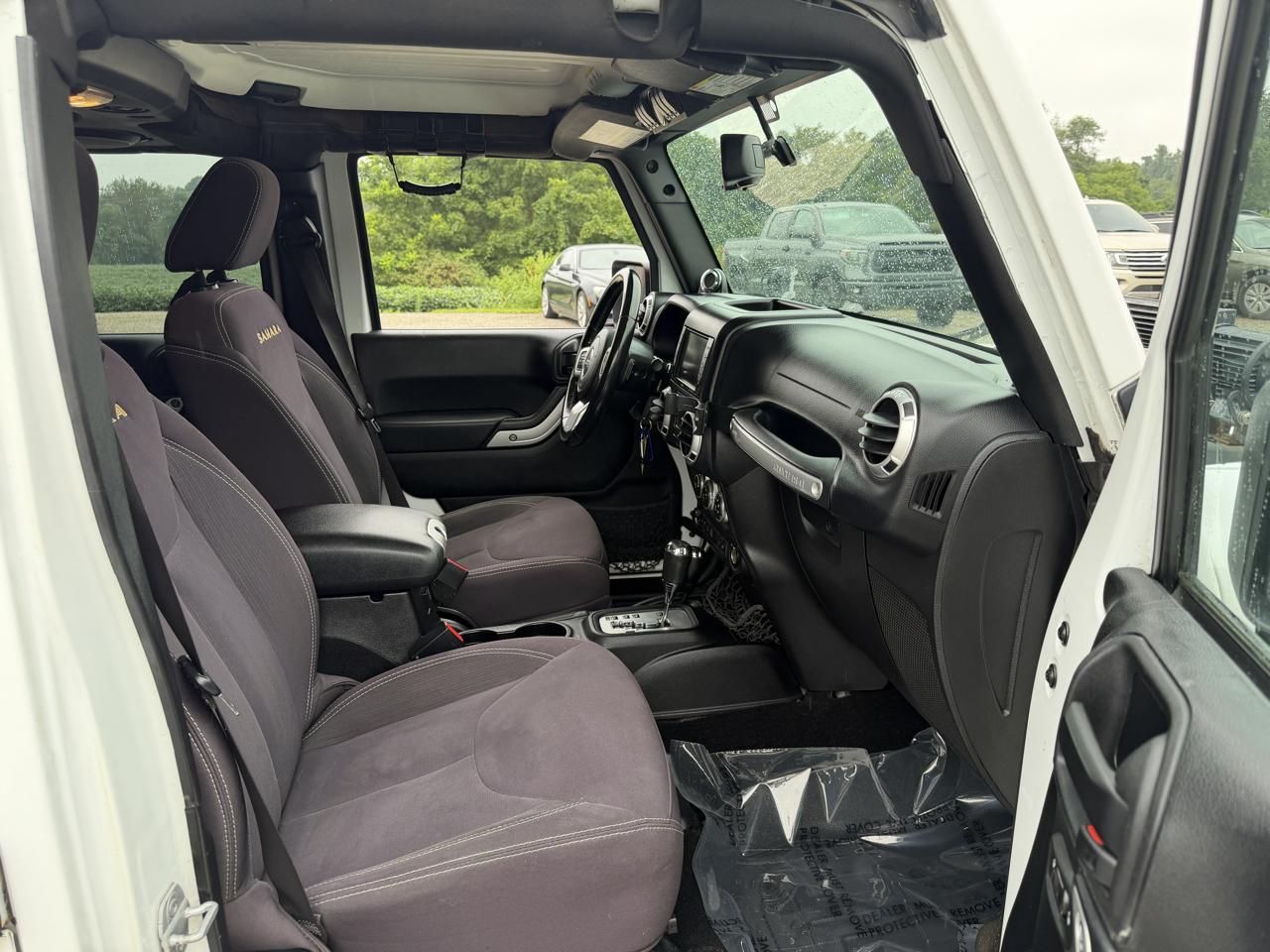Jeep Wrangler Unlimited 4WD 4dr Sahara 2014