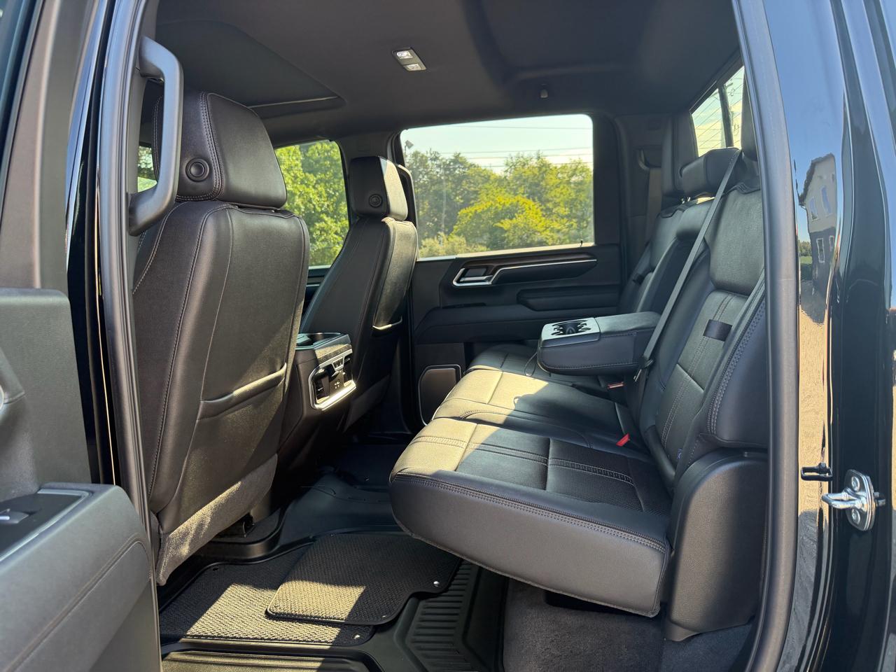 Chevrolet Silverado 3500HD 4WD Crew Cab 159" High Country 2025