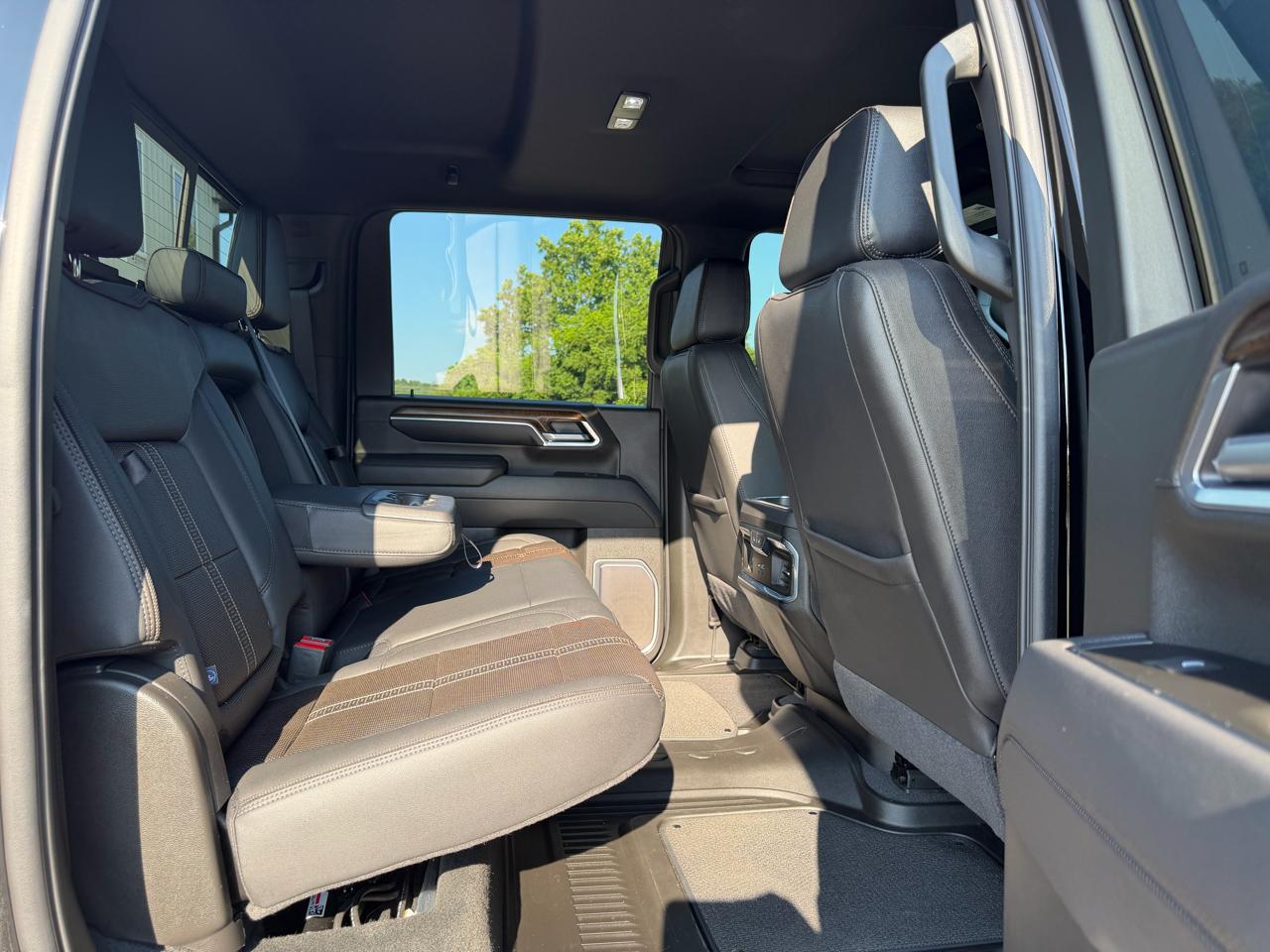 Chevrolet Silverado 3500HD 4WD Crew Cab 159" High Country 2025