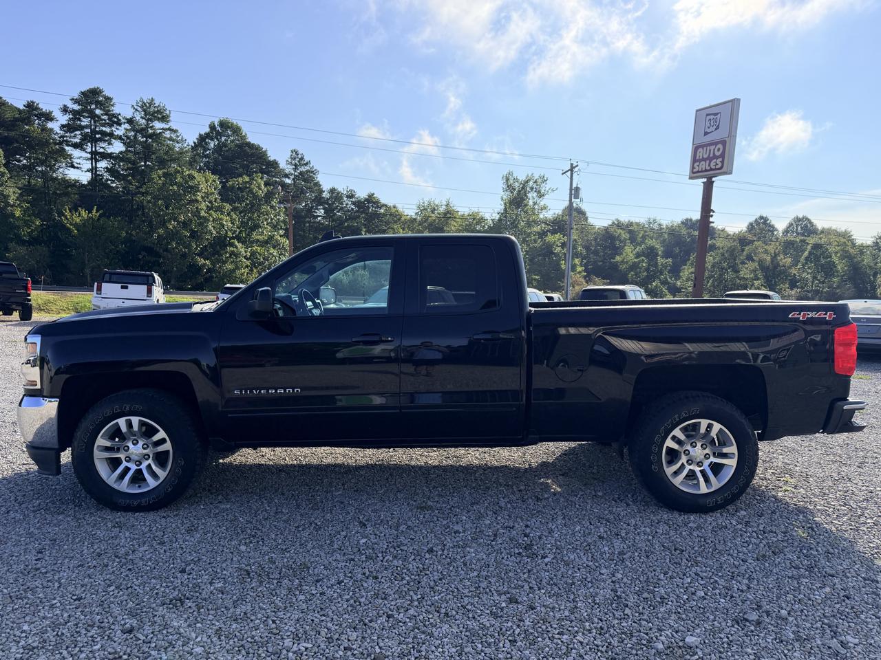 Chevrolet Silverado 1500 4WD Double Cab 143.5" LT w/1LT 2017