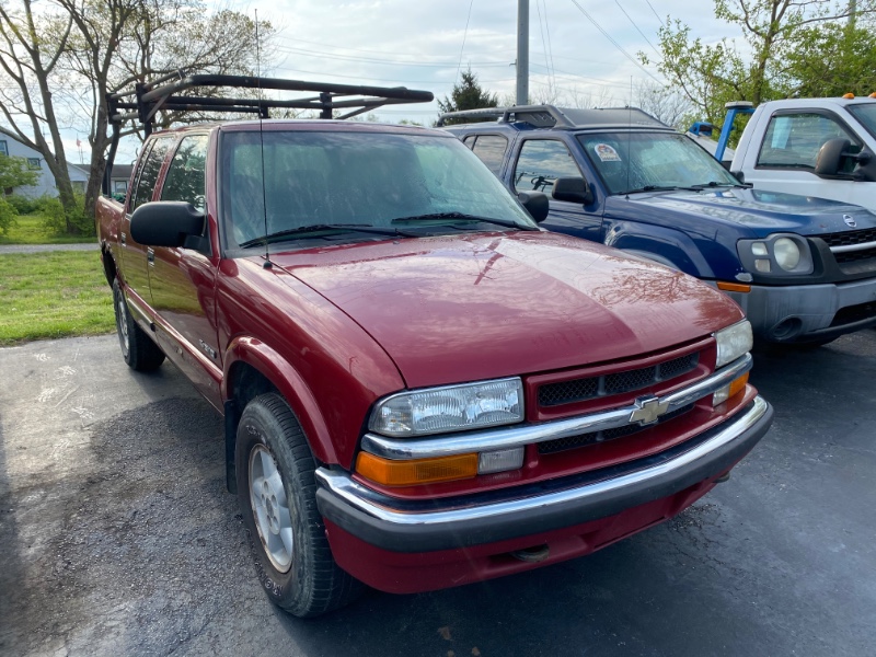 Used 2002 Chevrolet S10 Pickup LS Crew Cab 4WD for Sale in Fairfield OH